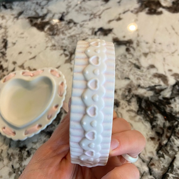 Precious moment sister dish with heart lid - Picture 8 of 10